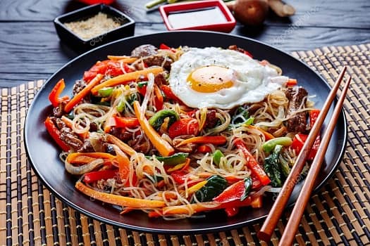 Букет специй, приправ и смешение вкусов: где попробовать вкусную азиатскую кухню?